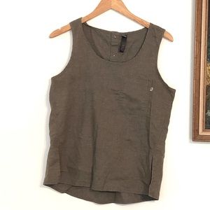 Mountain Hardwear Lena Hemp Tank with Pocket and Back Button Detail